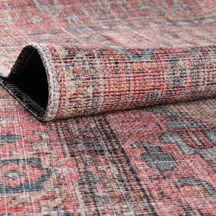 5' 3 x 5' 3 Washable Nostalgia Square Rug