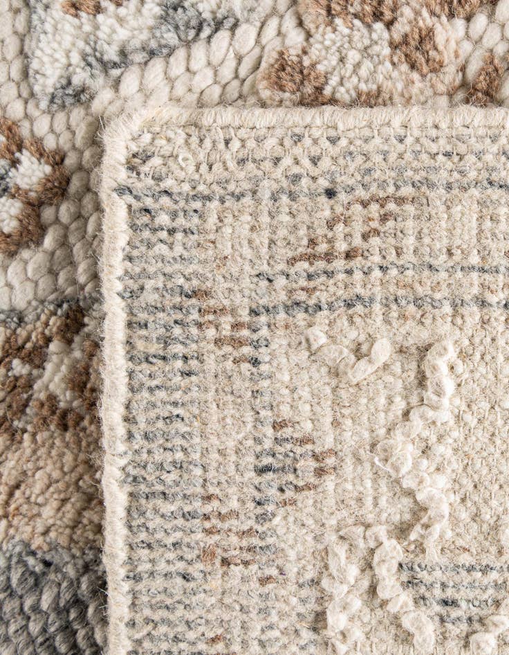 Detail image of 4' 1 x 6' 1 Hand Knotted Sultan Signature Rug