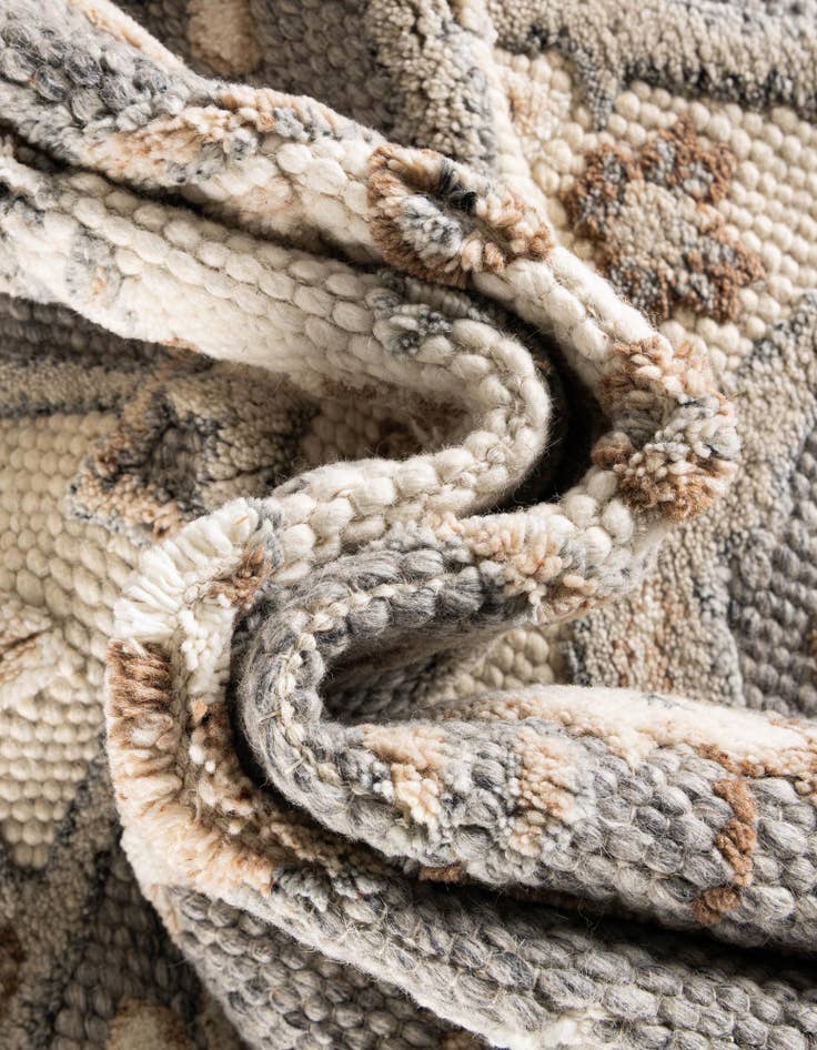 Detail image of 2' x 6' 1  Hand Knotted Sultan Signature Runner Rug