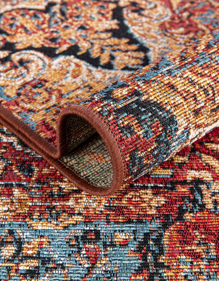 Detail image of 7' 10 x 7' 10  Washable Traditional Indoor / Outdoor Square Rug