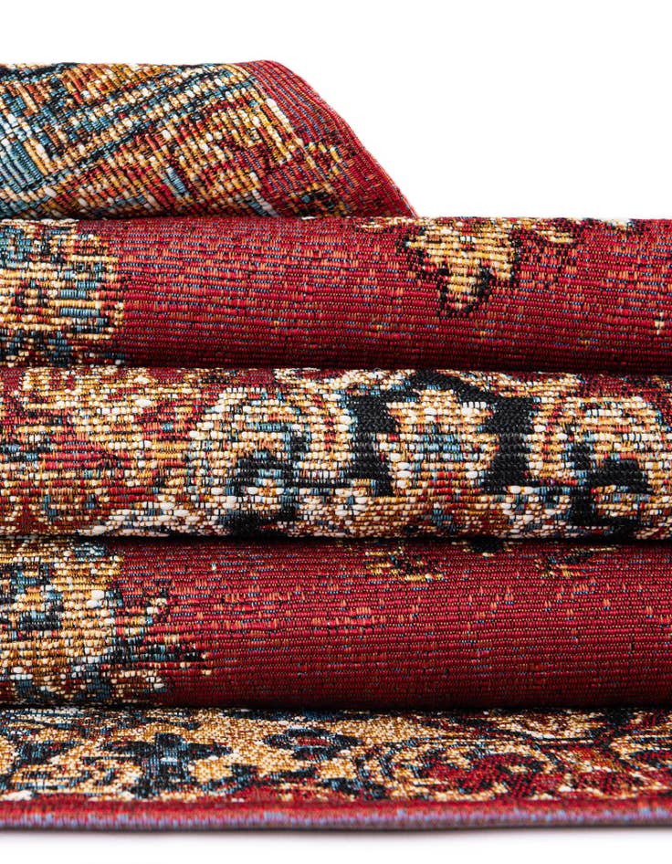 Detail image of 7' 10 x 7' 10  Washable Traditional Indoor / Outdoor Square Rug