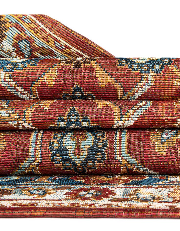 Detail image of 7' 10 x 7' 10  Washable Traditional Indoor / Outdoor Square Rug