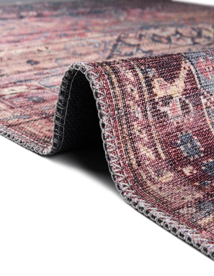 Detail image of 2' x 3' Washable Maahru Oval Rug