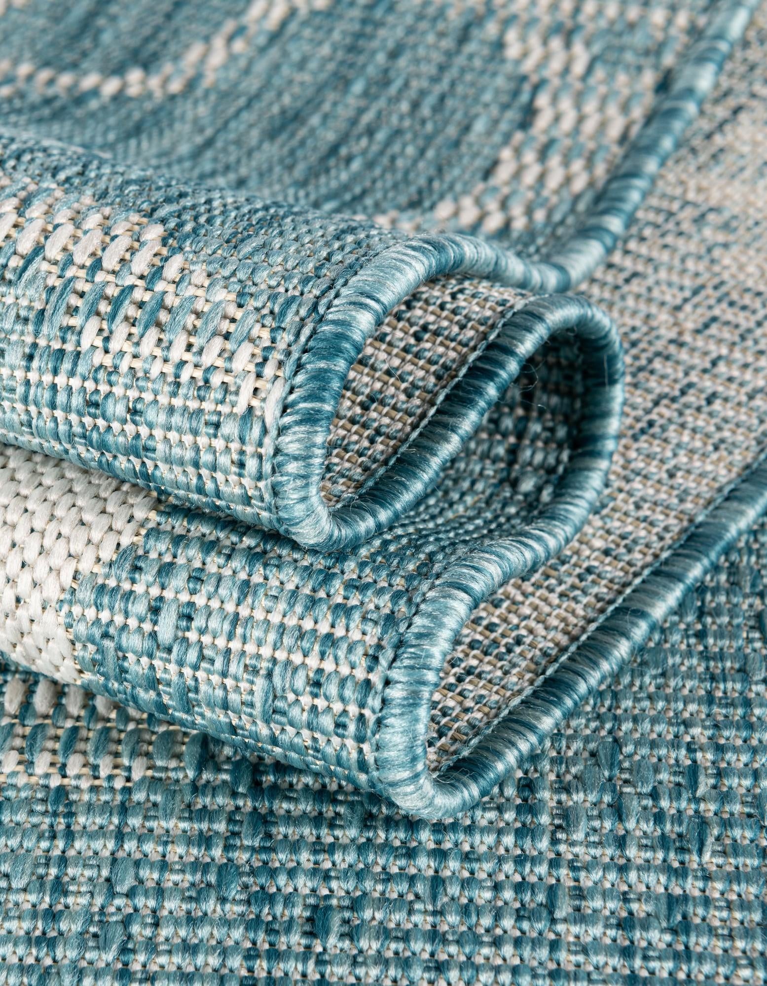 5' 3 x 8' Easy-Clean Coastal Indoor / Outdoor Rug