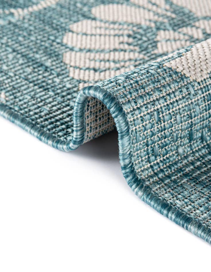 Detail image of 5' 3 x 8' Easy-Clean Coastal Indoor / Outdoor Rug