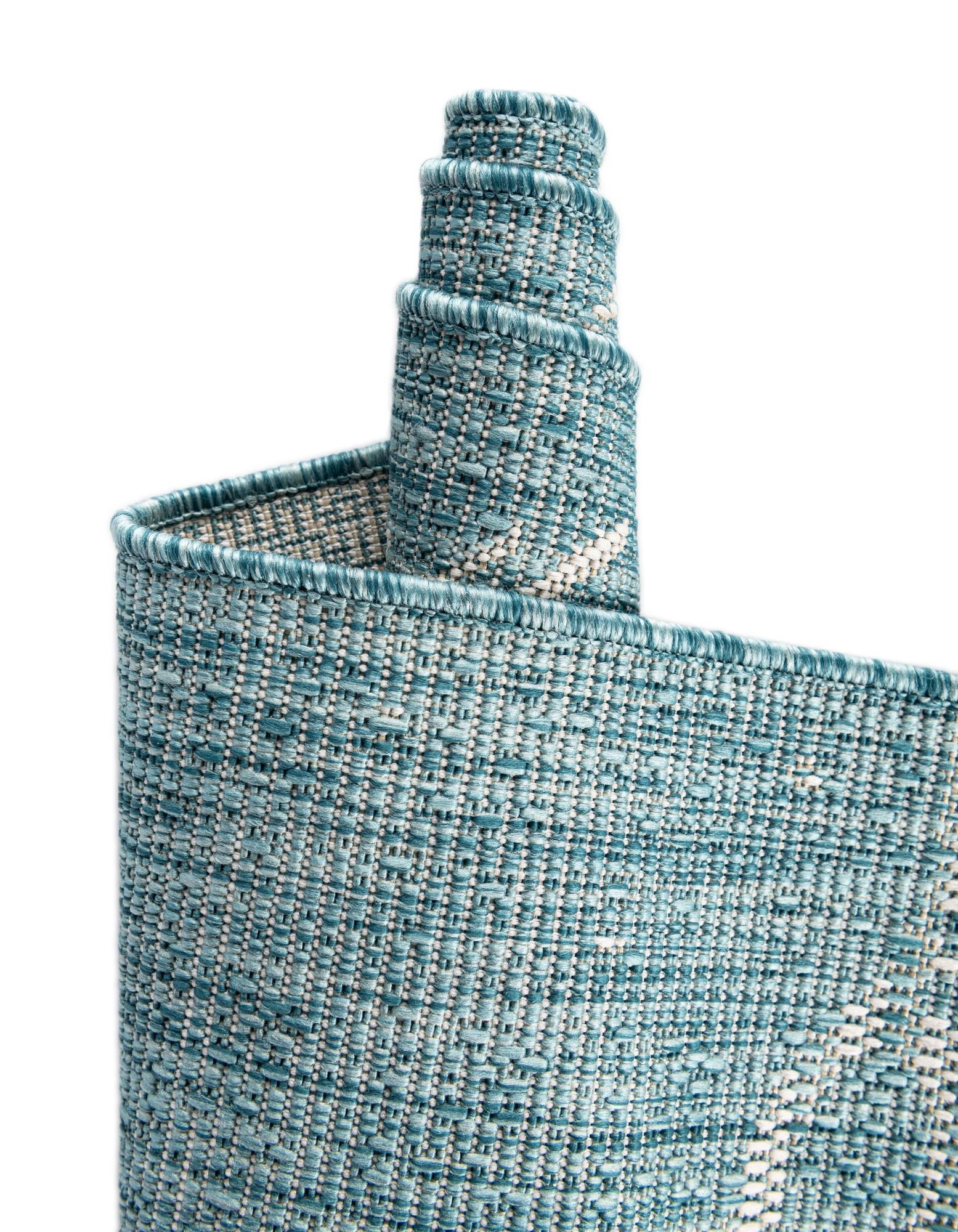 5' 3 x 8' Easy-Clean Coastal Indoor / Outdoor Rug