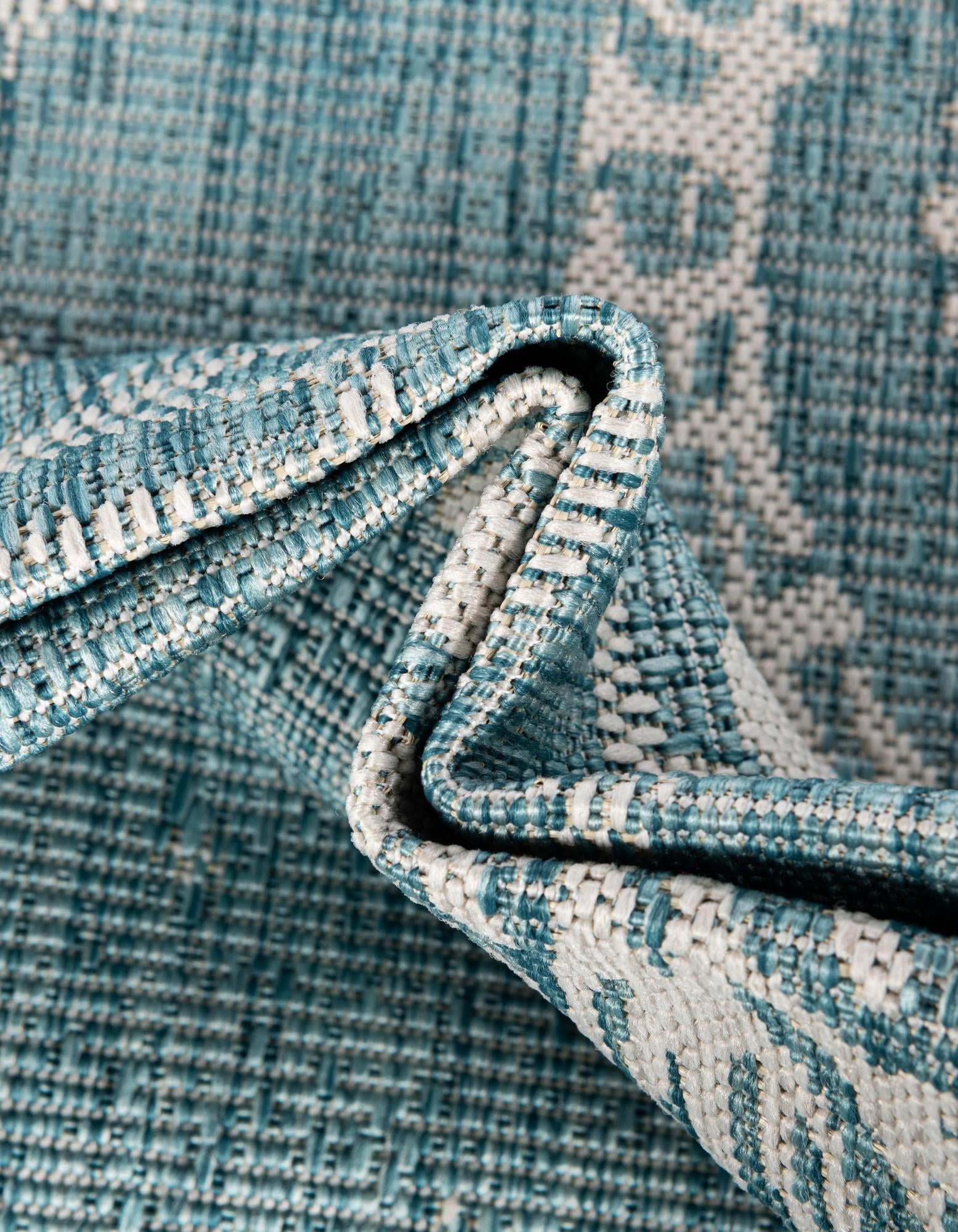 5' 3 x 8' Easy-Clean Coastal Indoor / Outdoor Rug