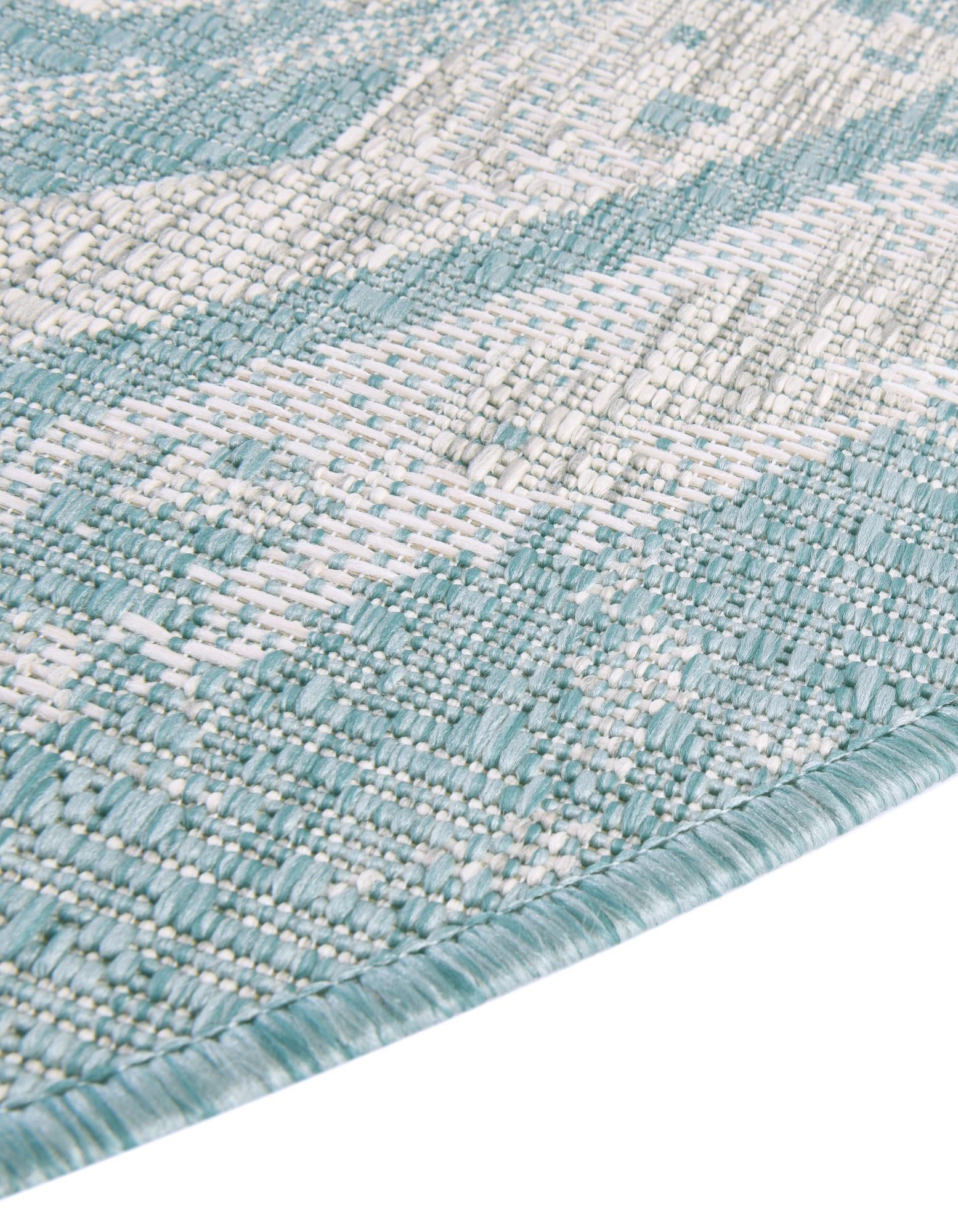 7' 10 x 10' Easy-Clean Traditional Indoor / Outdoor Oval Rug