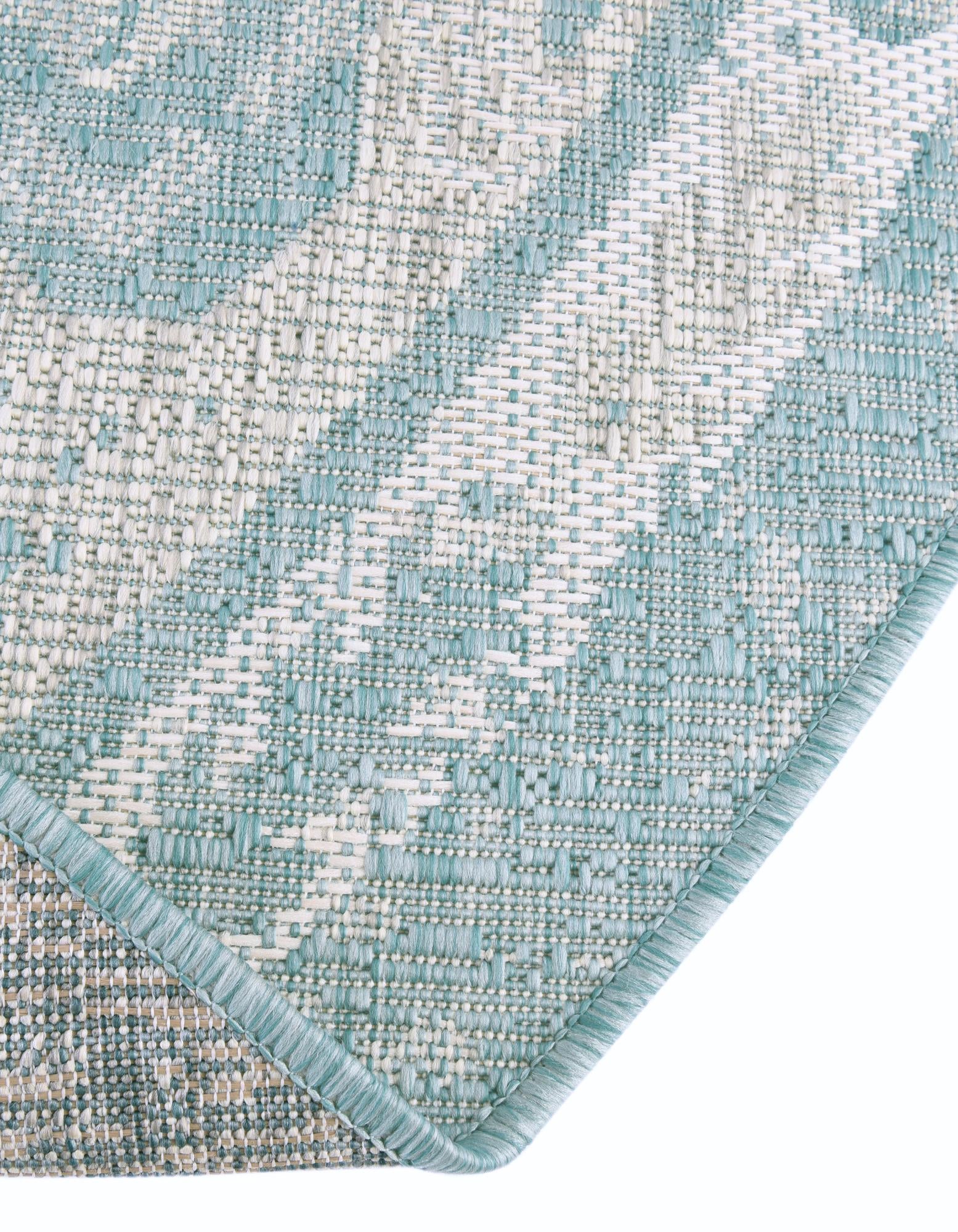 7' 10 x 10' Easy-Clean Traditional Indoor / Outdoor Oval Rug