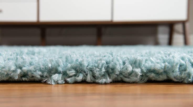 Detail image of 7' 10 x 10' Zermatt Shag Oval Rug