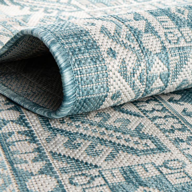 Detail image of 5' 3 x 8' Easy-Clean Aztec Indoor / Outdoor Rug