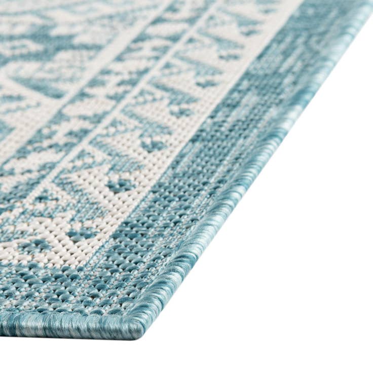 Detail image of 5' 3 x 8' Easy-Clean Aztec Indoor / Outdoor Rug