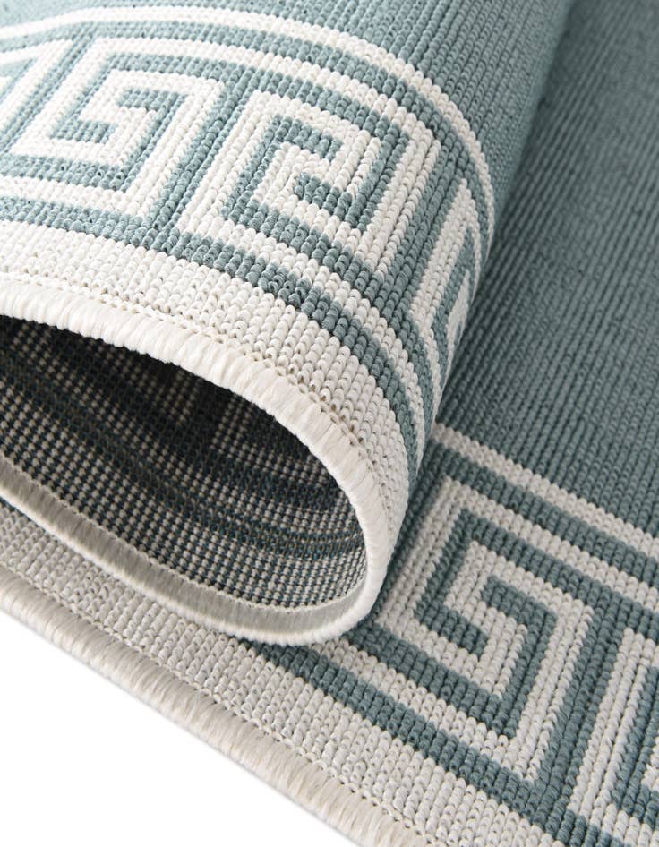 Detail image of 5' 3 x 8' Easy-Clean Coastal Indoor / Outdoor Rug