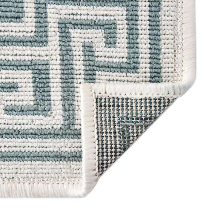 5' 3 x 8' Easy-Clean Coastal Indoor / Outdoor Rug
