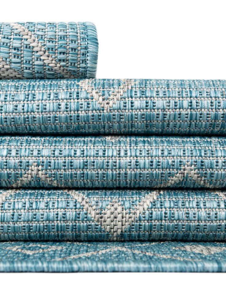 Detail image of 6' x 9' Easy-Clean Lattice Indoor / Outdoor Rug