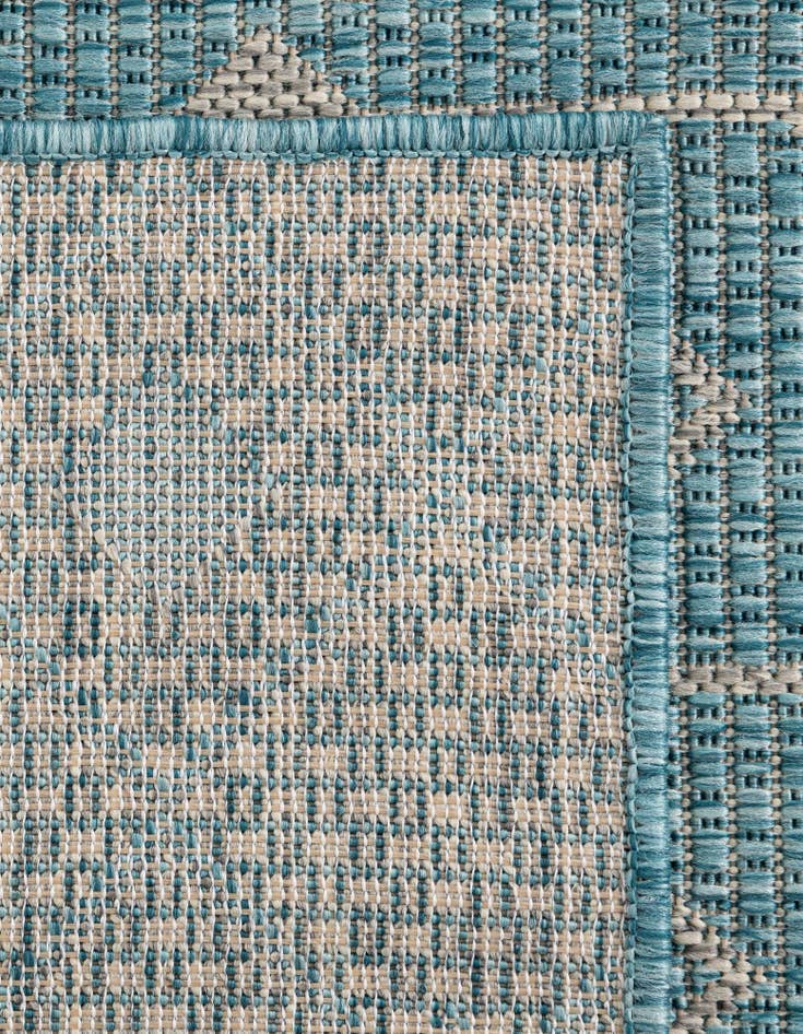 Detail image of 7' 10 x 10' Easy-Clean Lattice Indoor / Outdoor Rug