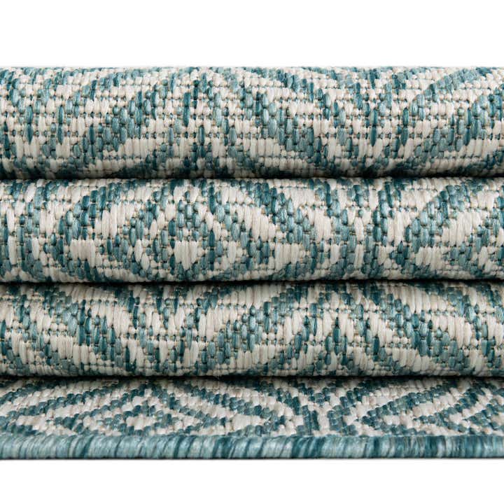7' x 10' Easy-Clean Lattice Indoor / Outdoor Rug