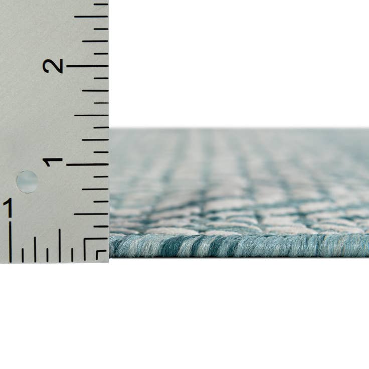 Detail image of 7' x 10' Easy-Clean Lattice Indoor / Outdoor Rug