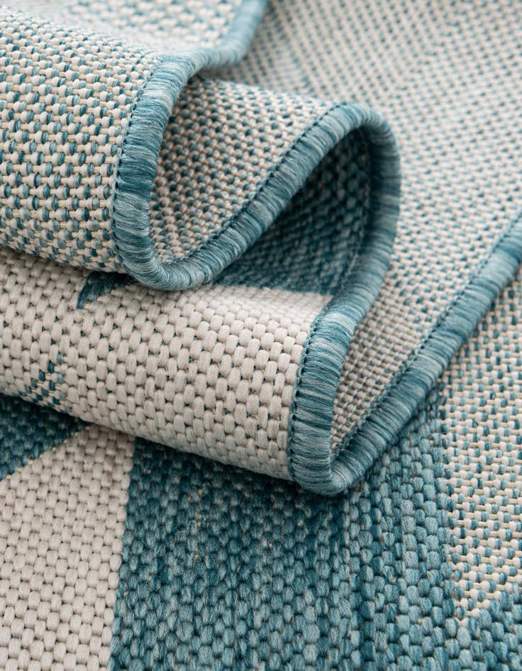 Detail image of 2' x 3'  Washable Modern Indoor / Outdoor Rug