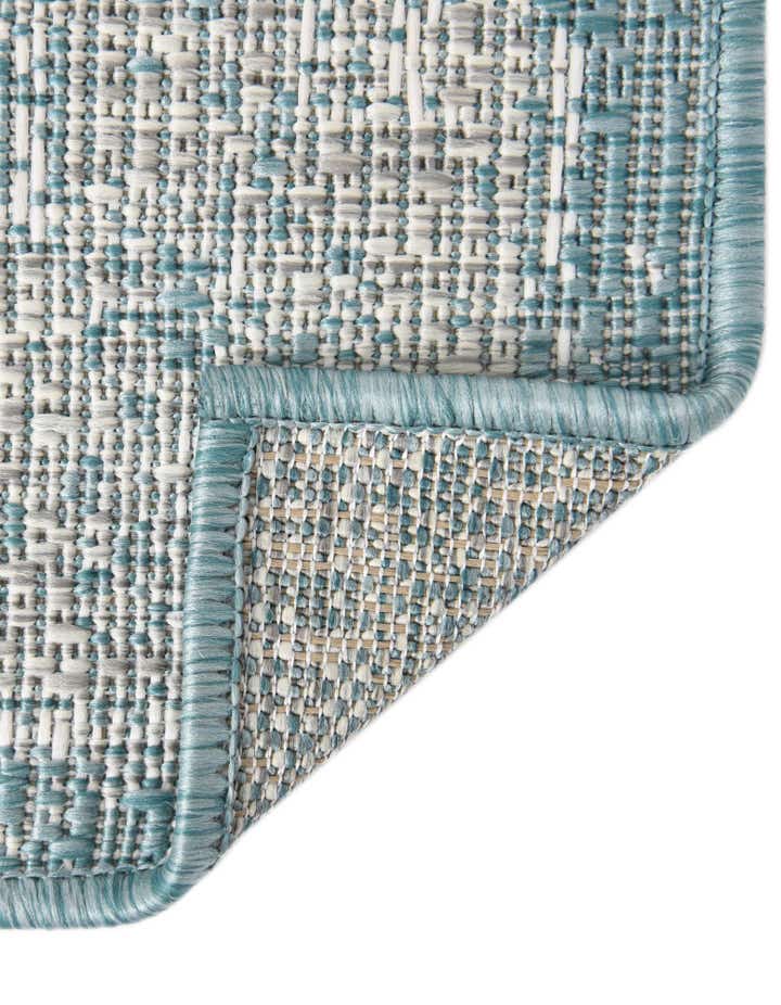 2' x 3' Easy-Clean Traditional Indoor / Outdoor Rug