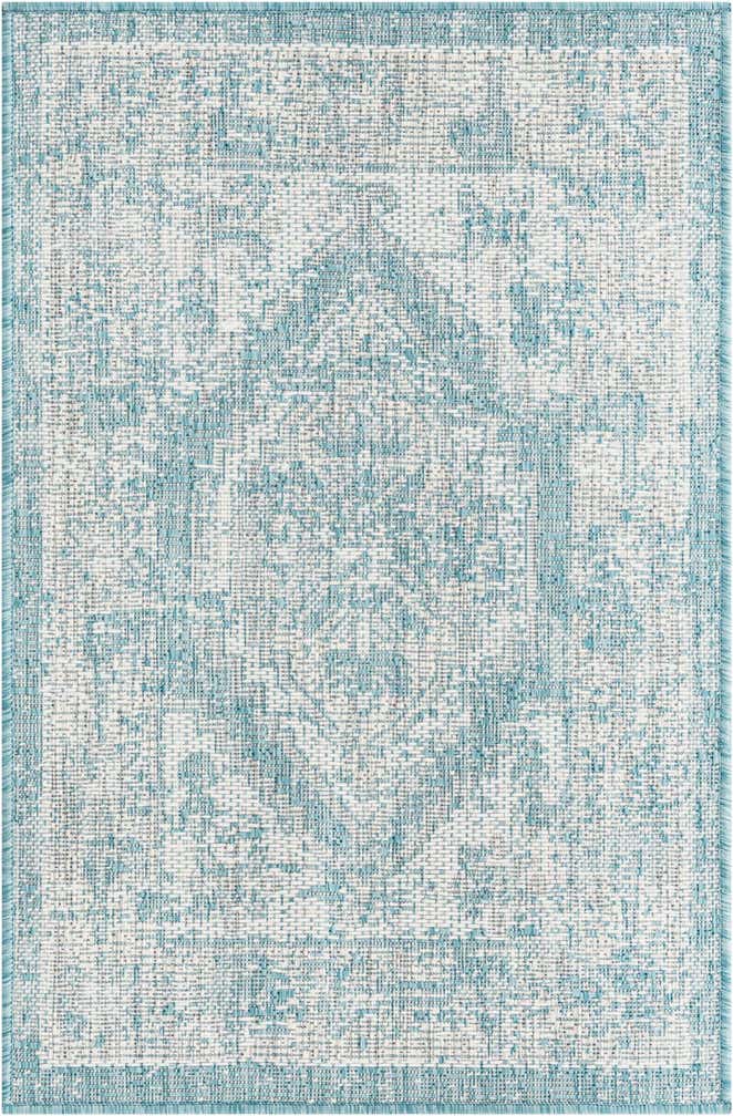 2' x 3' Easy-Clean Traditional Indoor / Outdoor Rug