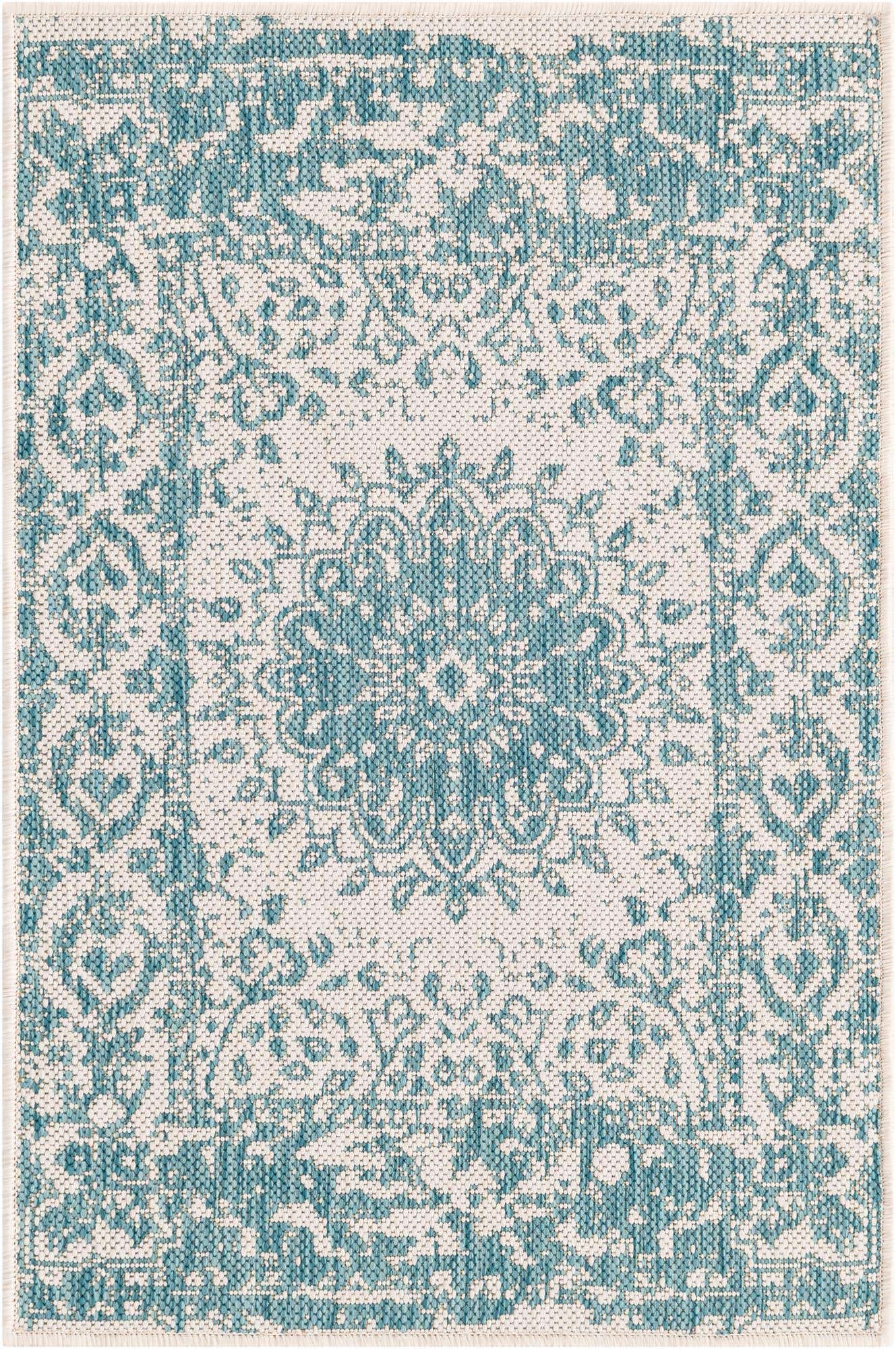 2' x 3' Easy-Clean Traditional Indoor / Outdoor Rug