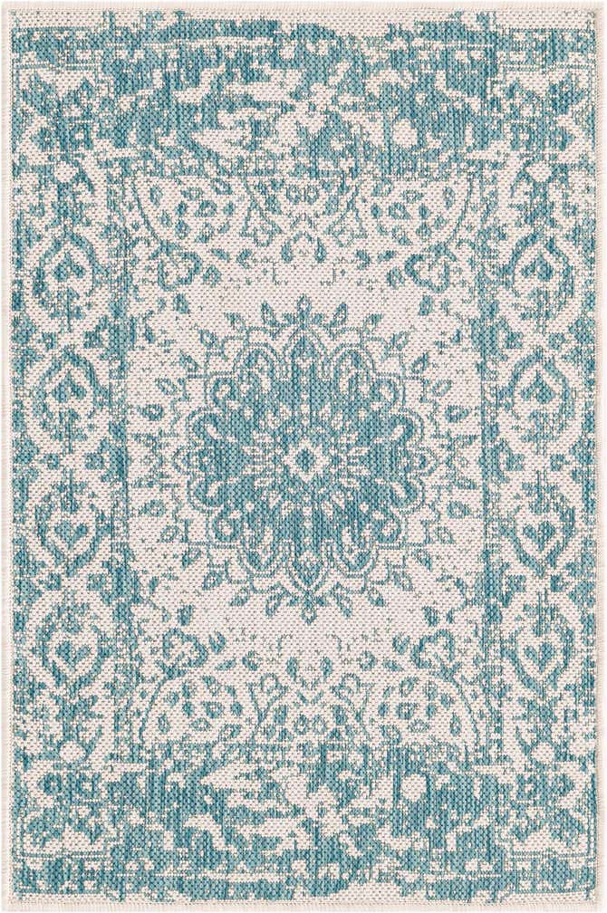 2' x 3' Easy-Clean Traditional Indoor / Outdoor Rug