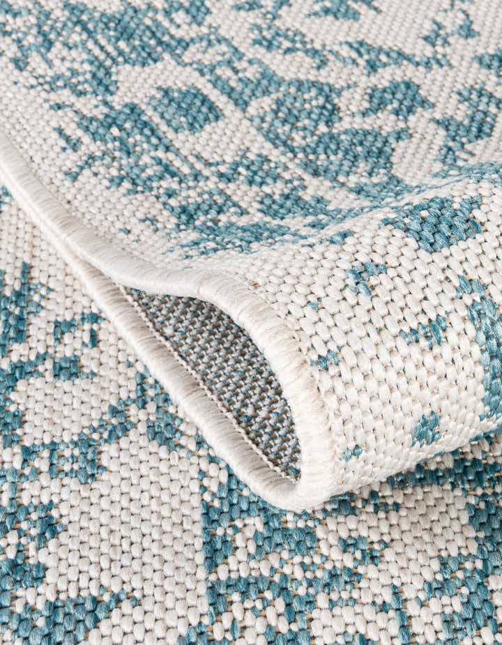 7' 10 x 10' Easy-Clean Traditional Indoor / Outdoor Rug