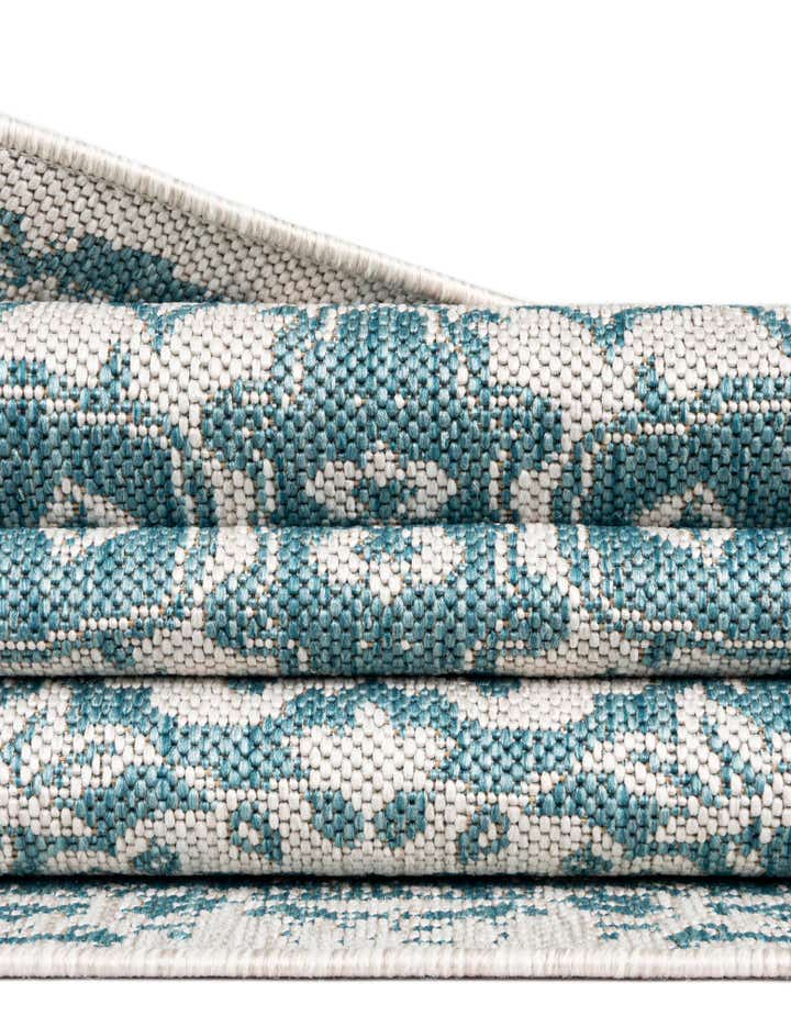 7' 10 x 10' Easy-Clean Traditional Indoor / Outdoor Rug