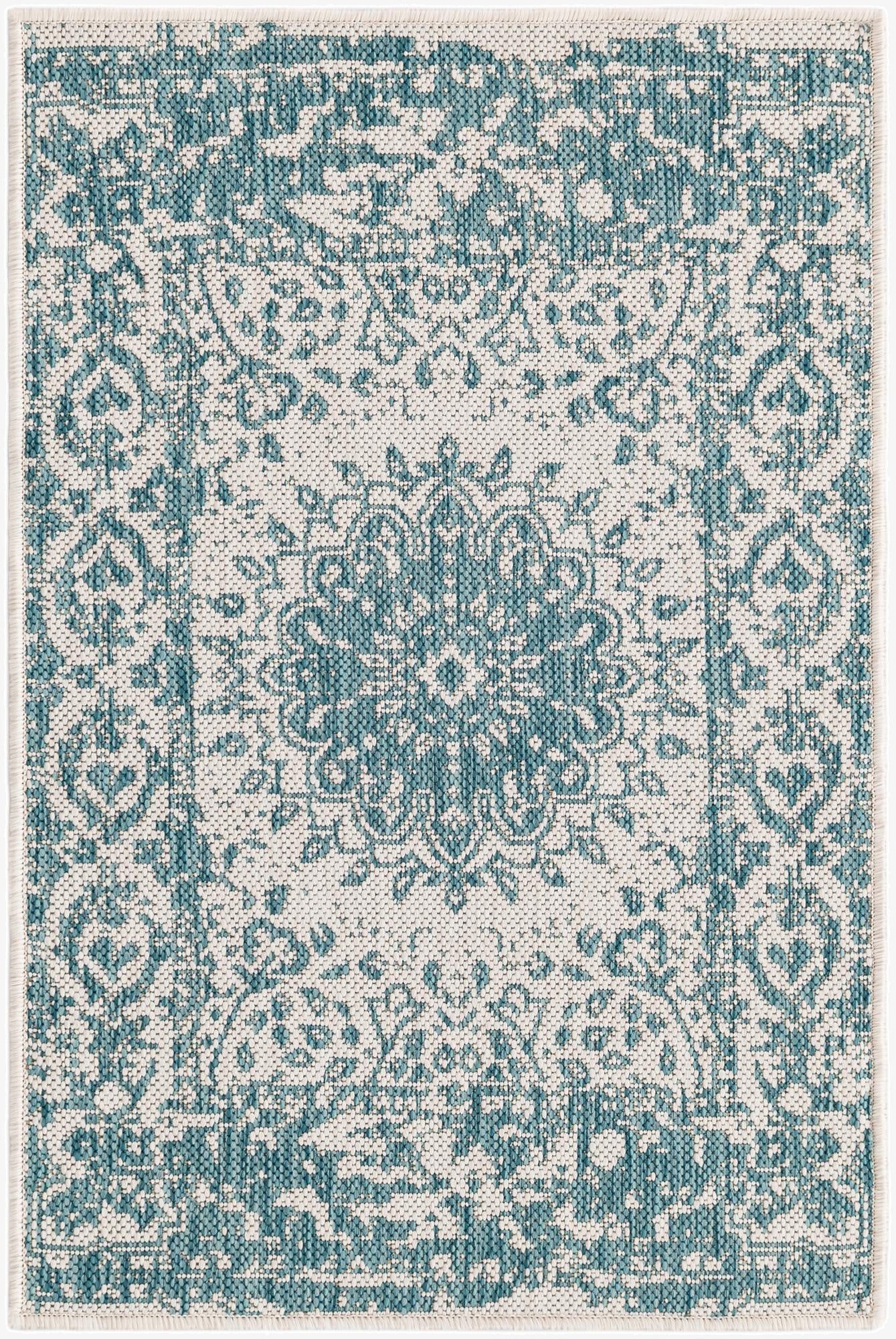 2' x 3'  Washable Traditional Indoor / Outdoor Rug