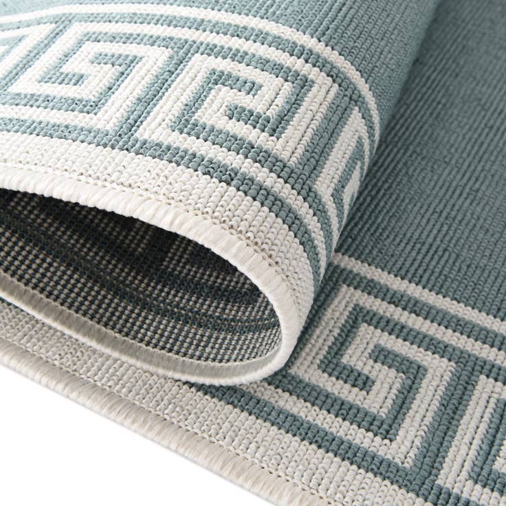 Detail image of 4' x 4' Easy-Clean Coastal Indoor / Outdoor Round Rug