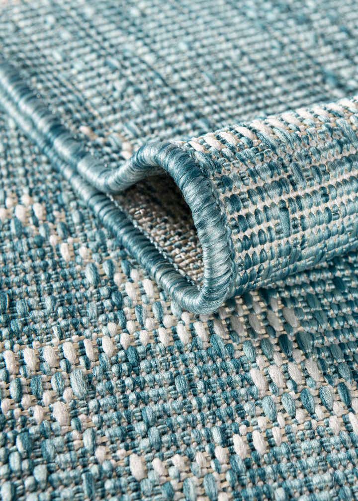 5' 3 x 5' 3 Easy-Clean Coastal Indoor / Outdoor Round Rug
