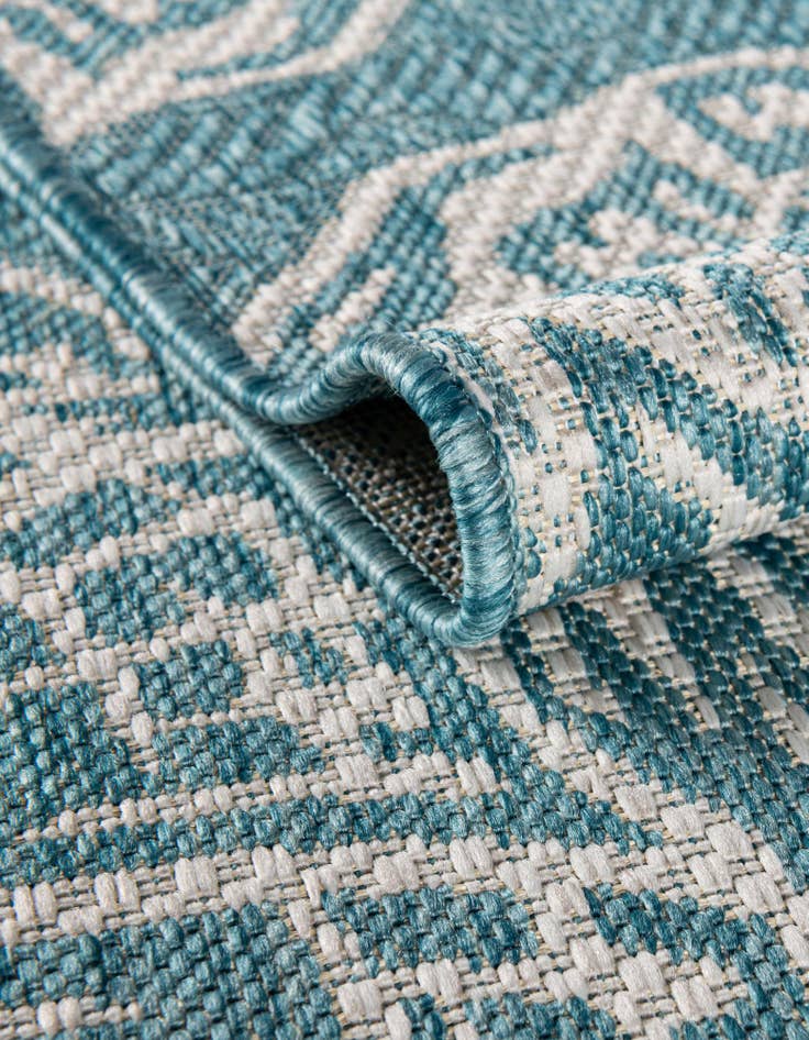 Detail image of 5' 3 x 5' 3 Easy-Clean Coastal Indoor / Outdoor Round Rug