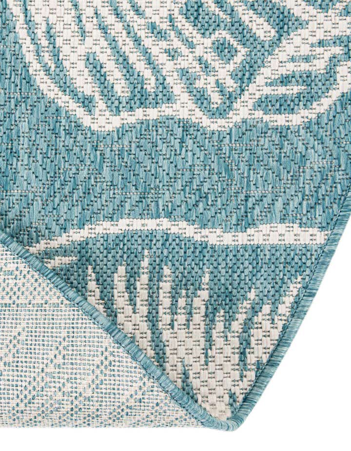 5' 3 x 5' 3 Easy-Clean Coastal Indoor / Outdoor Round Rug