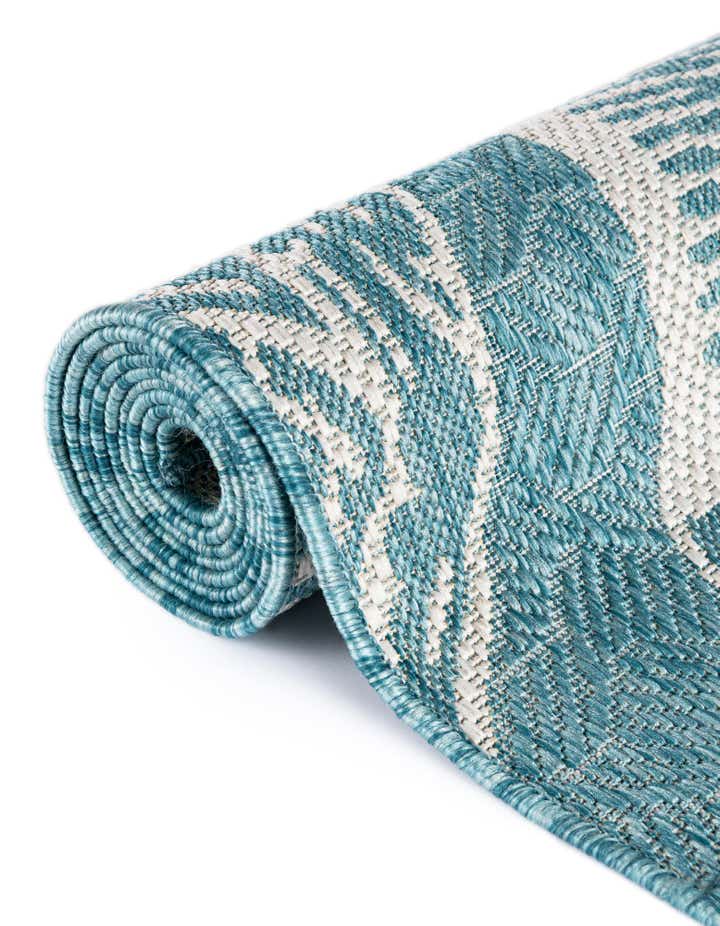 5' 3 x 5' 3 Easy-Clean Coastal Indoor / Outdoor Round Rug