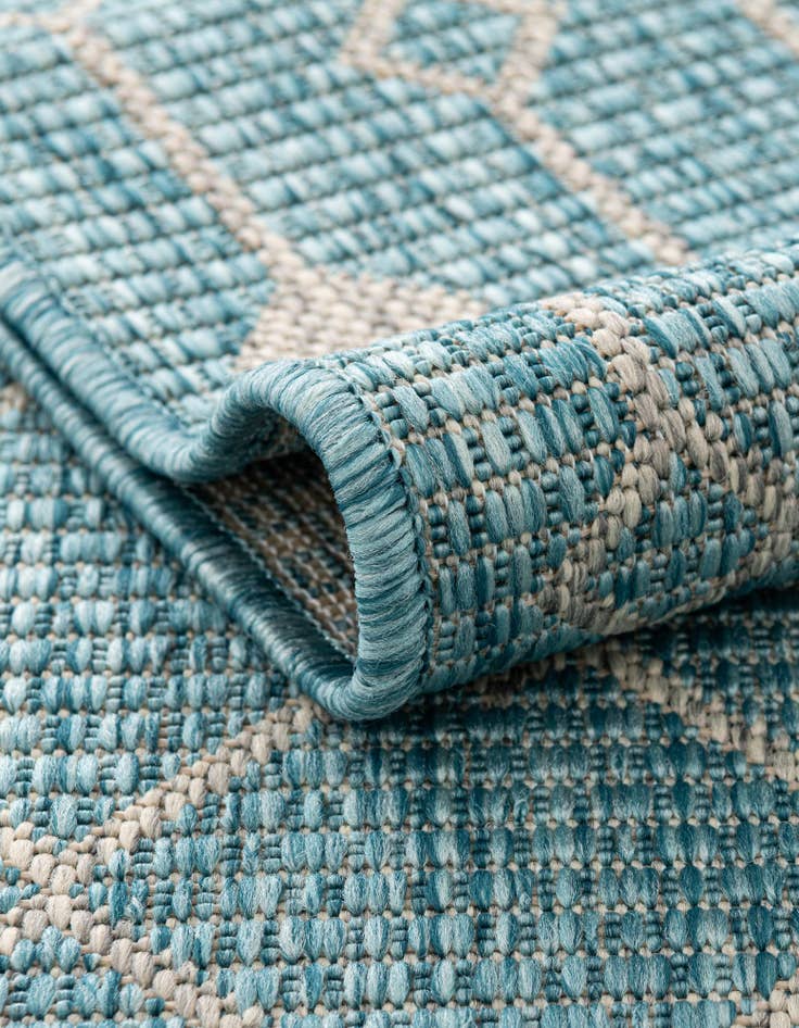 Detail image of 3' x 3' Washable Lattice Indoor / Outdoor Round Rug