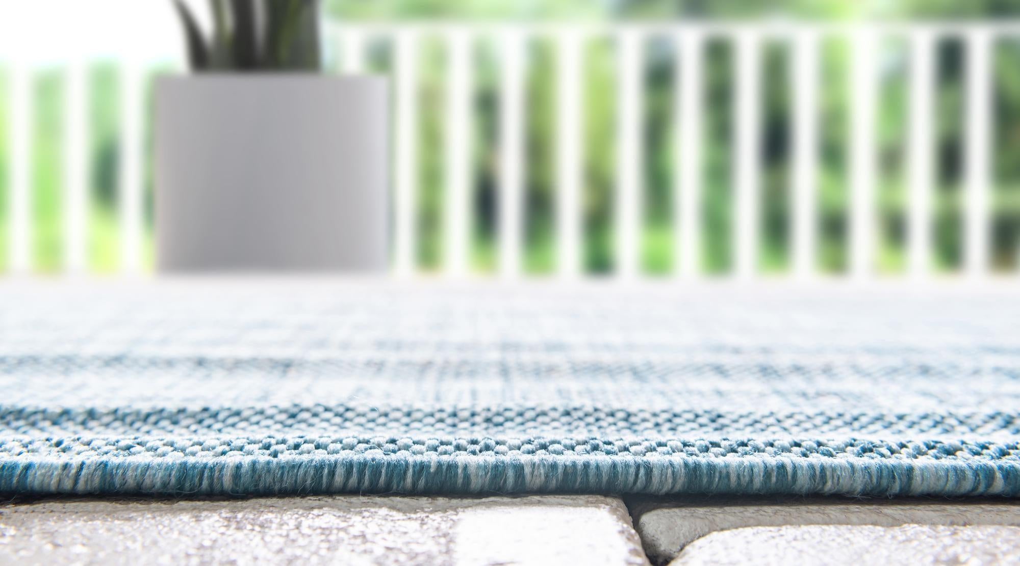 10' 8 x 10' 8 Easy-Clean Modern Indoor / Outdoor Round Rug