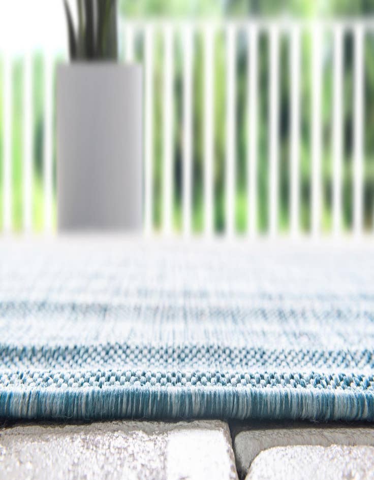 Detail image of 13' x 13'  Washable Modern Indoor / Outdoor Round Rug