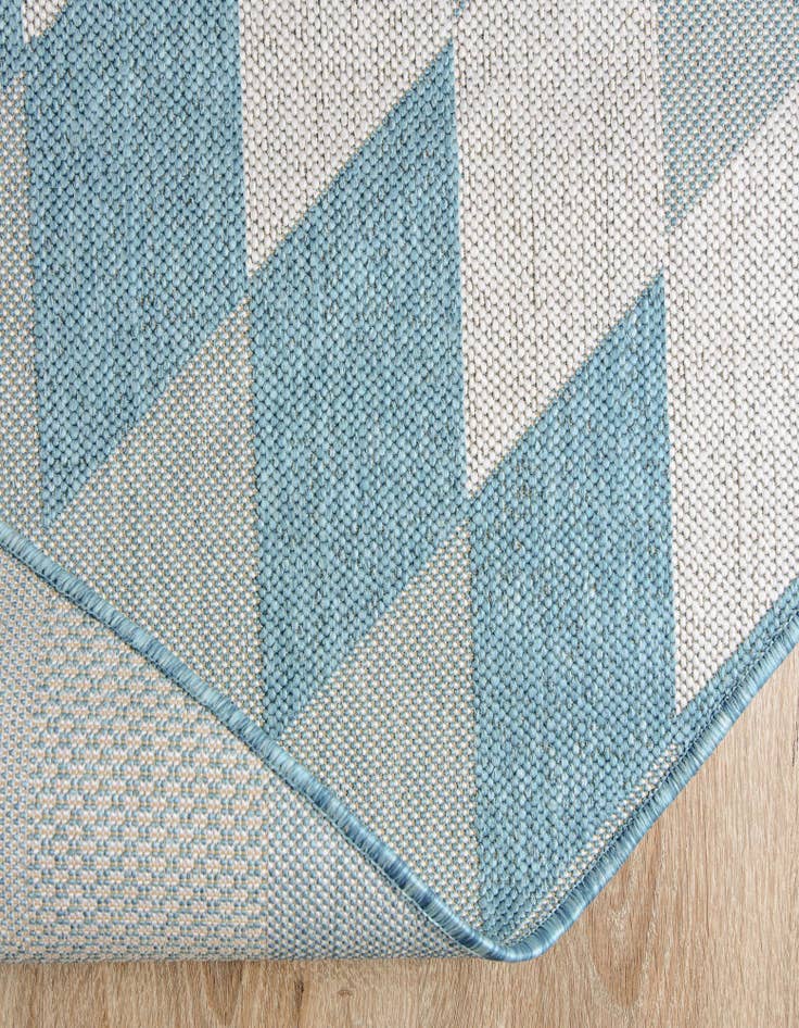 Detail image of 6' x 6'  Washable Modern Indoor / Outdoor Round Rug