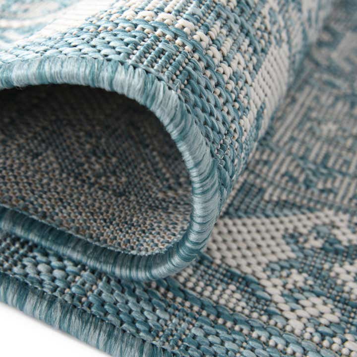 7' 10 x 7' 10 Easy-Clean Aztec Indoor / Outdoor Square Rug