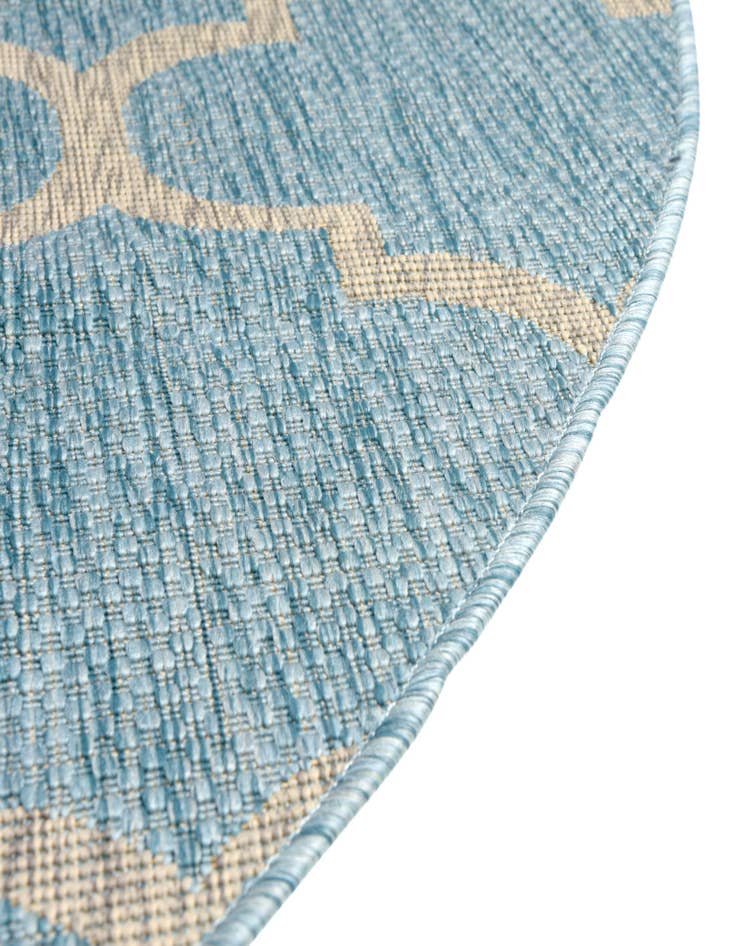 Detail image of 7' 10 x 10' Washable Lattice Indoor / Outdoor Oval Rug