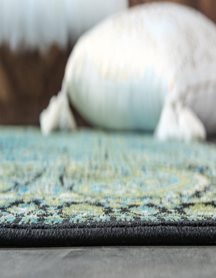 Detail image of 10' x 13' Istanbul Rug