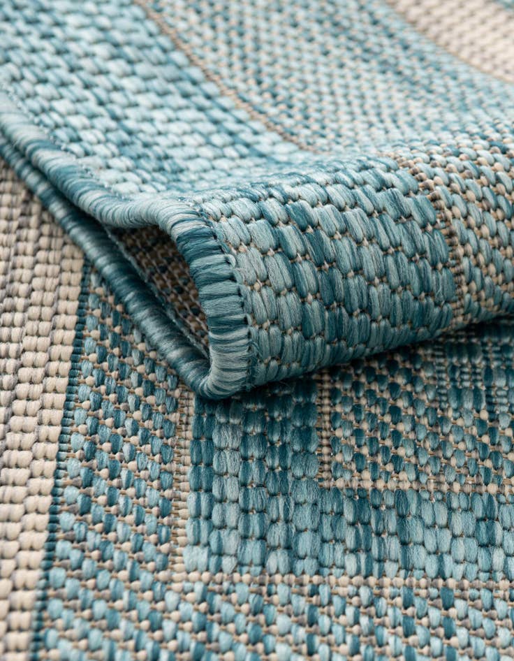 Detail image of 5' 3 x 8' Easy-Clean Border Indoor / Outdoor Rug