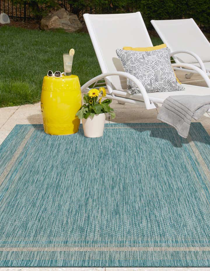 5' 3 x 8' Easy-Clean Border Indoor / Outdoor Rug