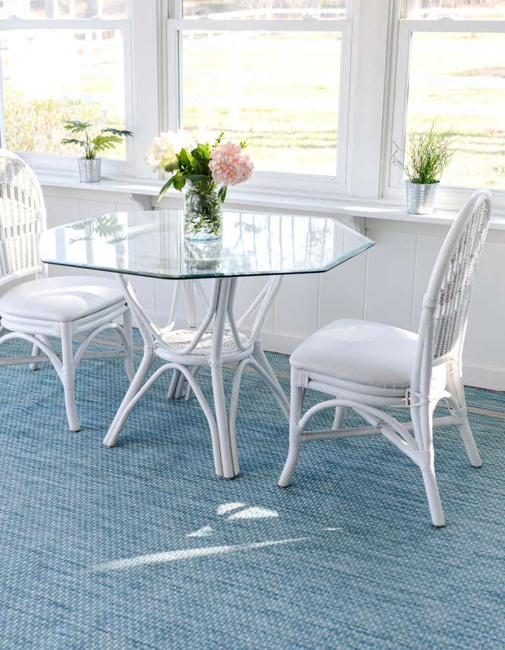 5' 3 x 8' Easy-Clean Border Indoor / Outdoor Rug