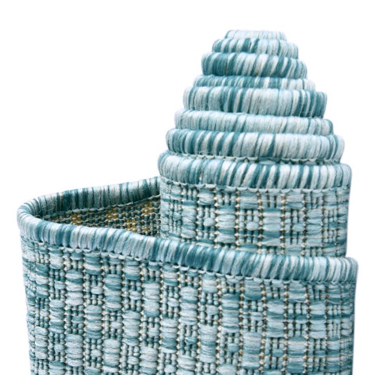 Detail image of 7' 10 x 10' Easy-Clean Solid Indoor / Outdoor Rug
