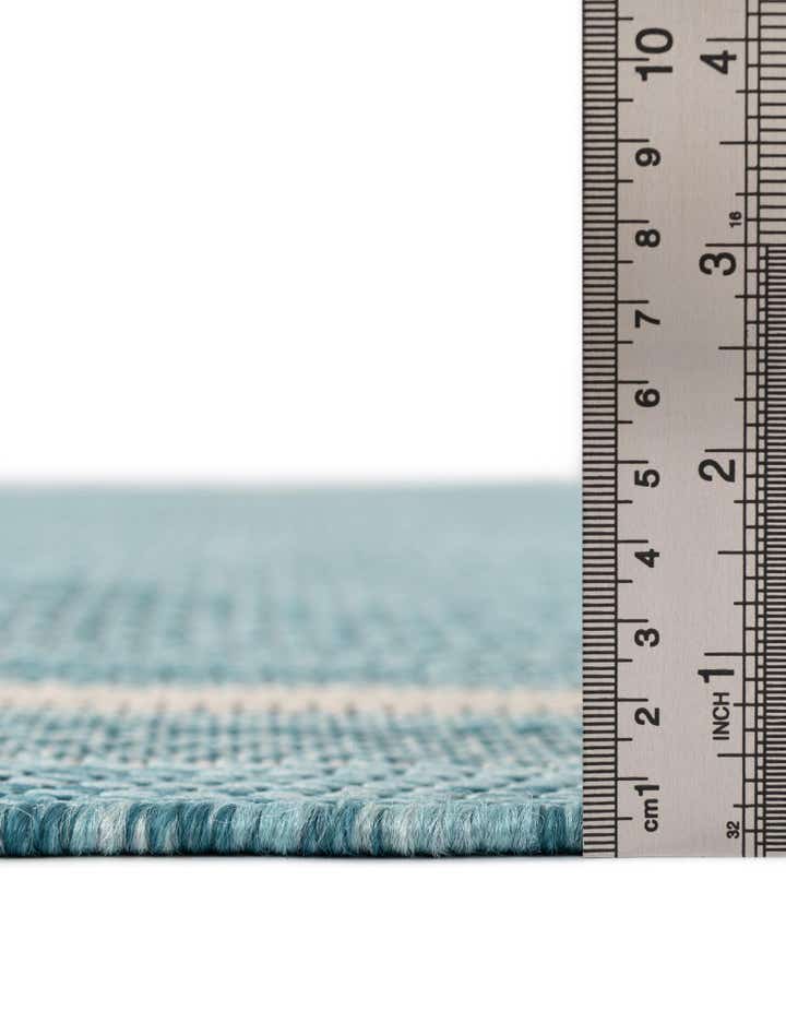7' 10 x 7' 10 Easy-Clean Border Indoor / Outdoor Round Rug