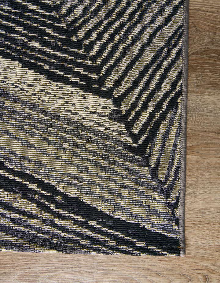 6' x 9' Easy-Clean Botanical Indoor / Outdoor Rug