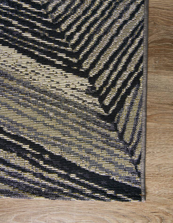Detail image of 6' x 9' Easy-Clean Botanical Indoor / Outdoor Rug