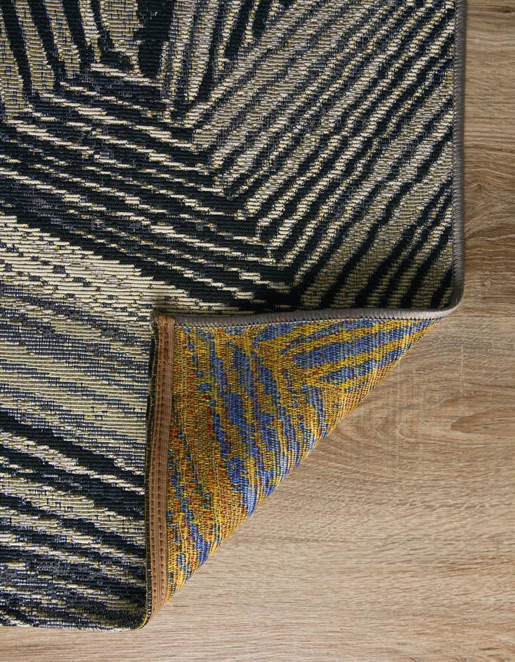 Detail image of 6' x 9' Easy-Clean Botanical Indoor / Outdoor Rug